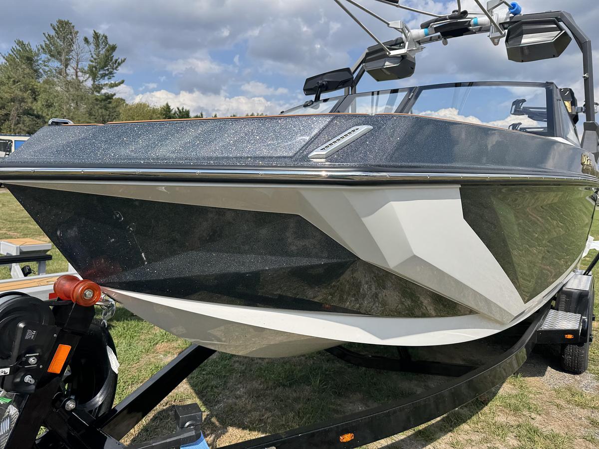 2027 Nautique Super Air GS22