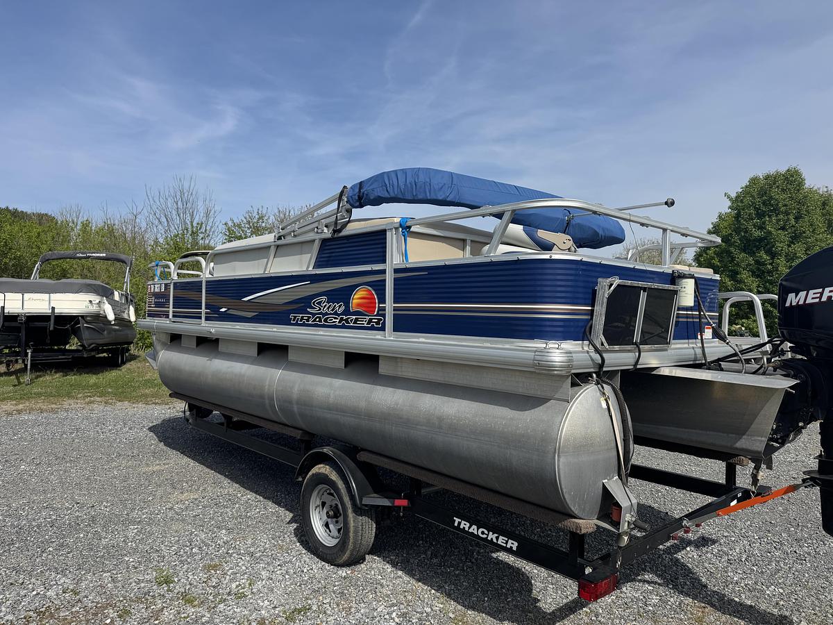 Used Sun Tracker 20 DLX Fishing Barge