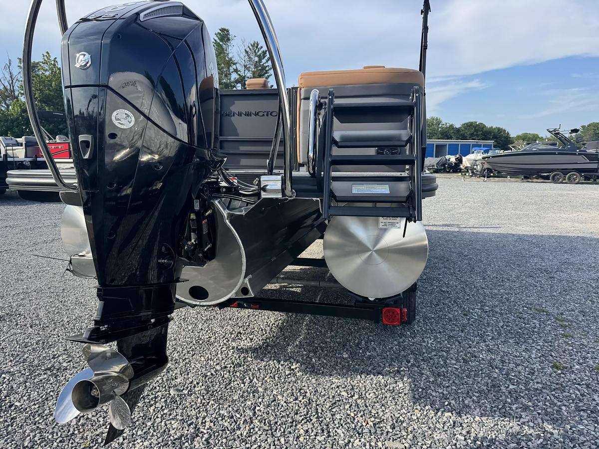 2027 Bennington 22 MFB