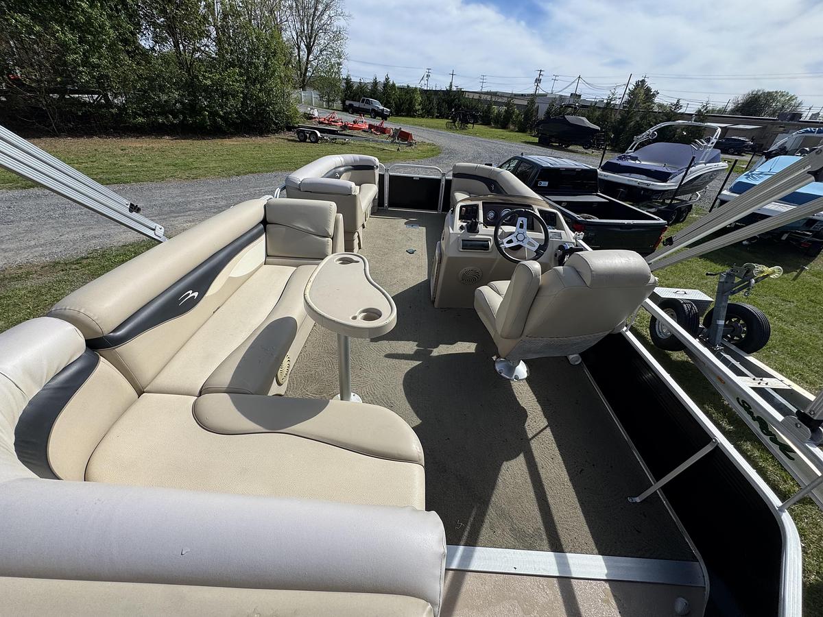 Used 2008 Bennington 22 SL