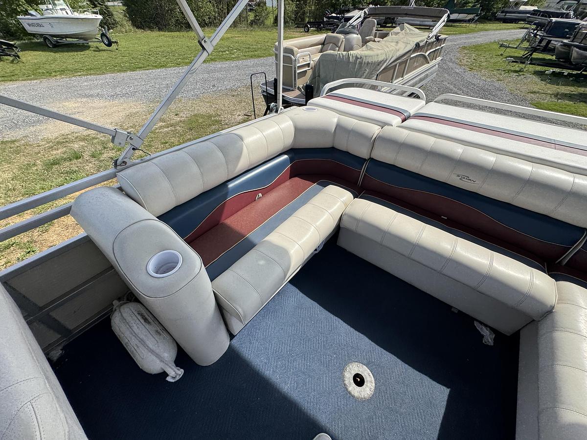 Used 2001 Sylvan Capri 8526