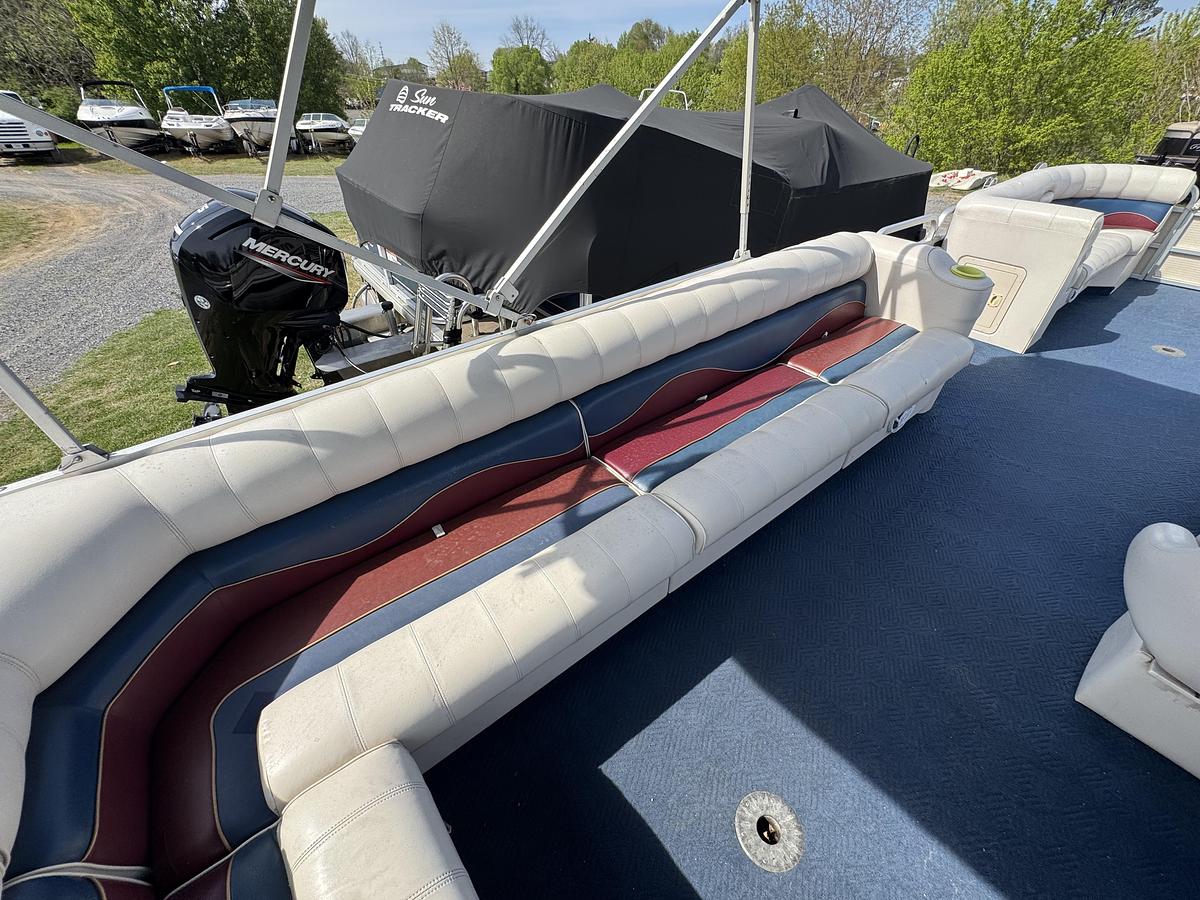 Used 2001 Sylvan Capri 8526