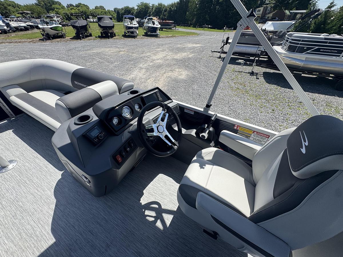 2026 Bennington 22 SSR - Tritoon