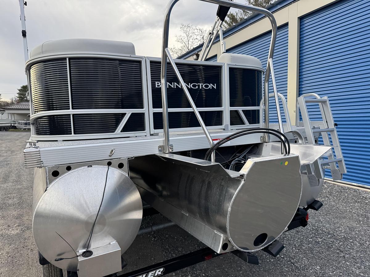 2026 Bennington 22 SSR-Tritoon