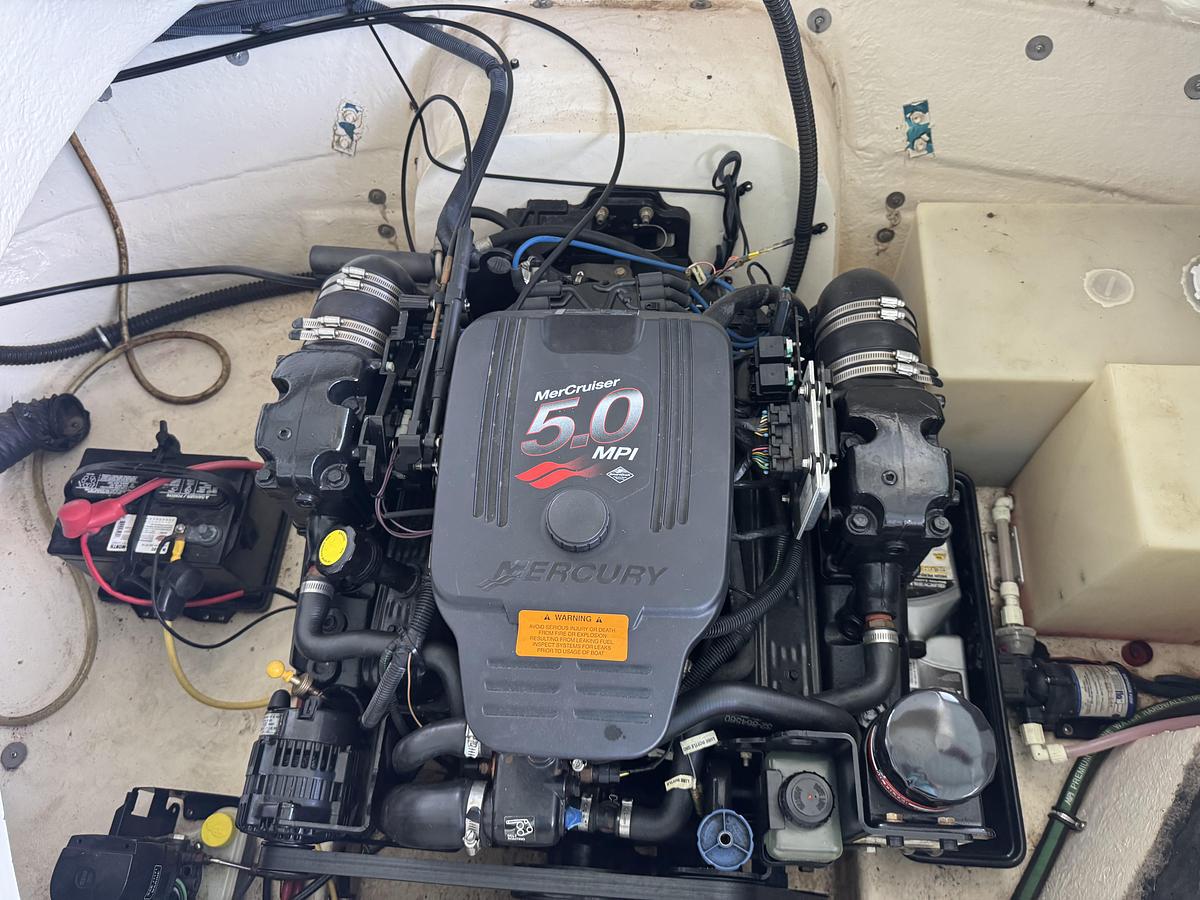 Used 2004 Chaparral 236 Sunesta