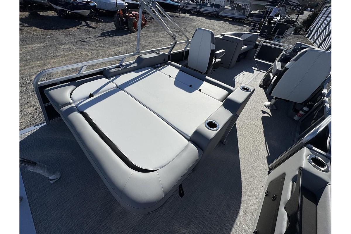 2025 Avalon Venter 85 Versatile Rear Bench