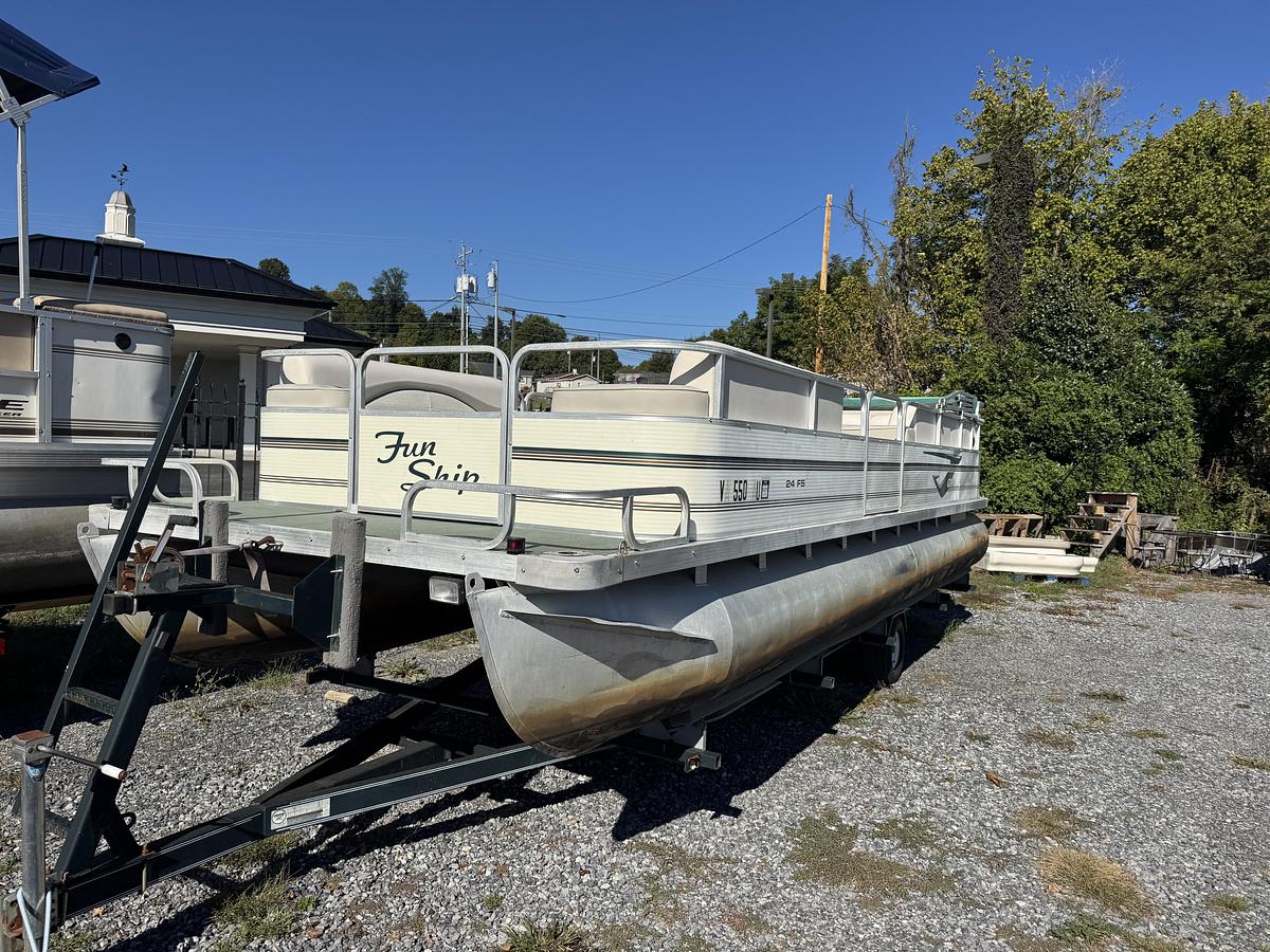 Used 1998 Grumman (Lowe) Fun Ship