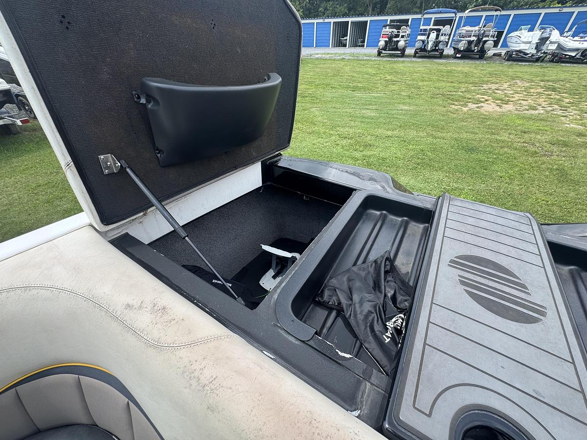 Used 2012 Malibu Wakesetter LSV