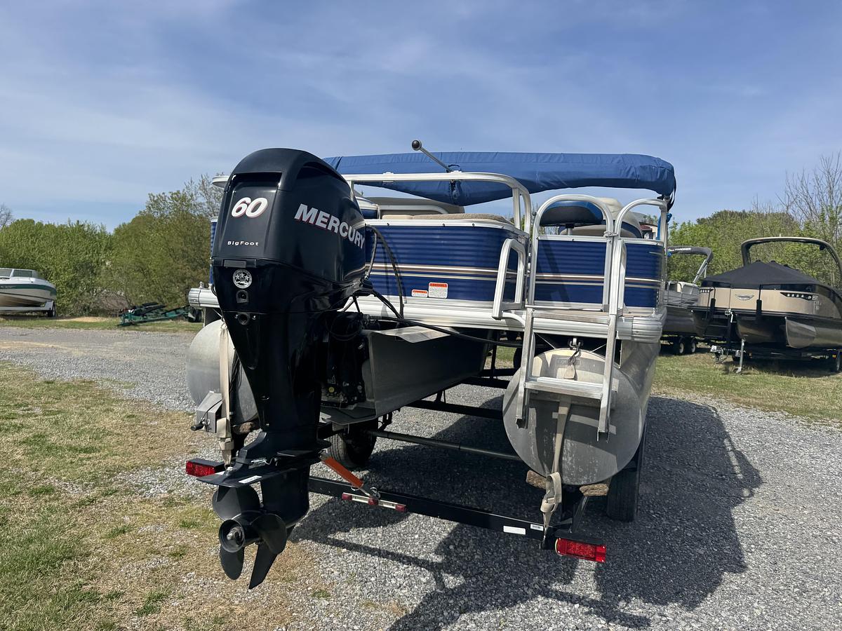 Used Sun Tracker 20 DLX Fishing Barge