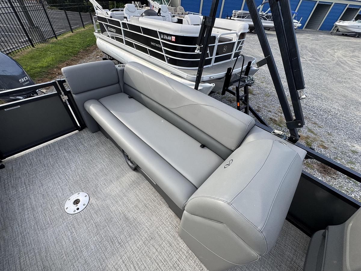 Used 2021 Avalon Venture 2280 QL