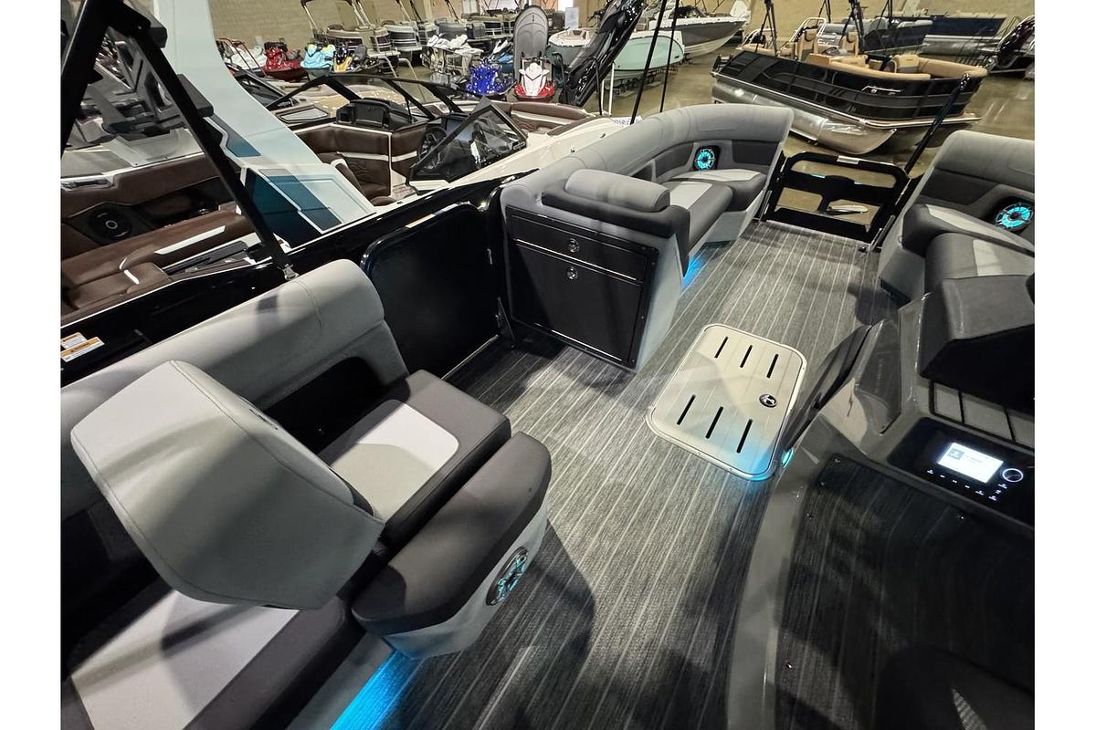 2025 Premier Solaris Rear Social