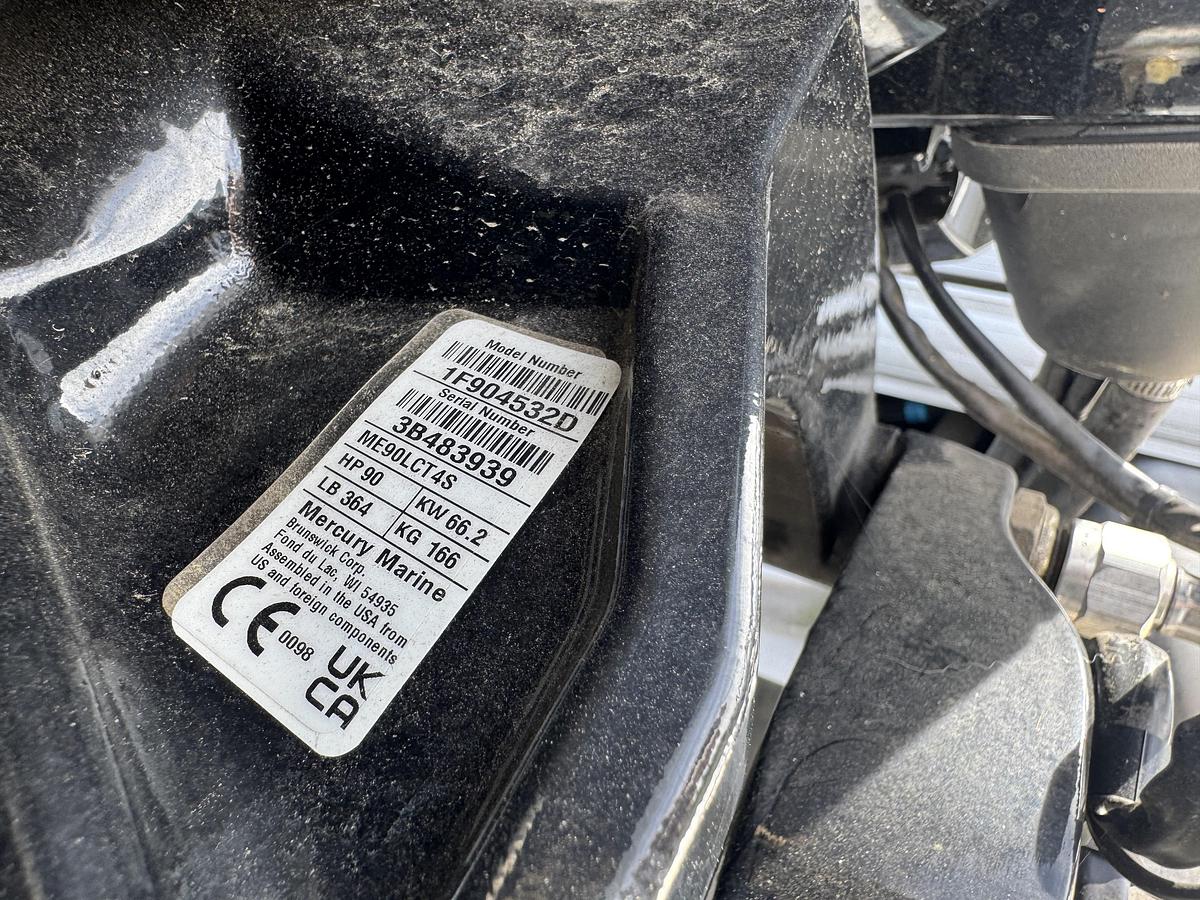 Used Sun Tracker 20 DLX Fishing Barge