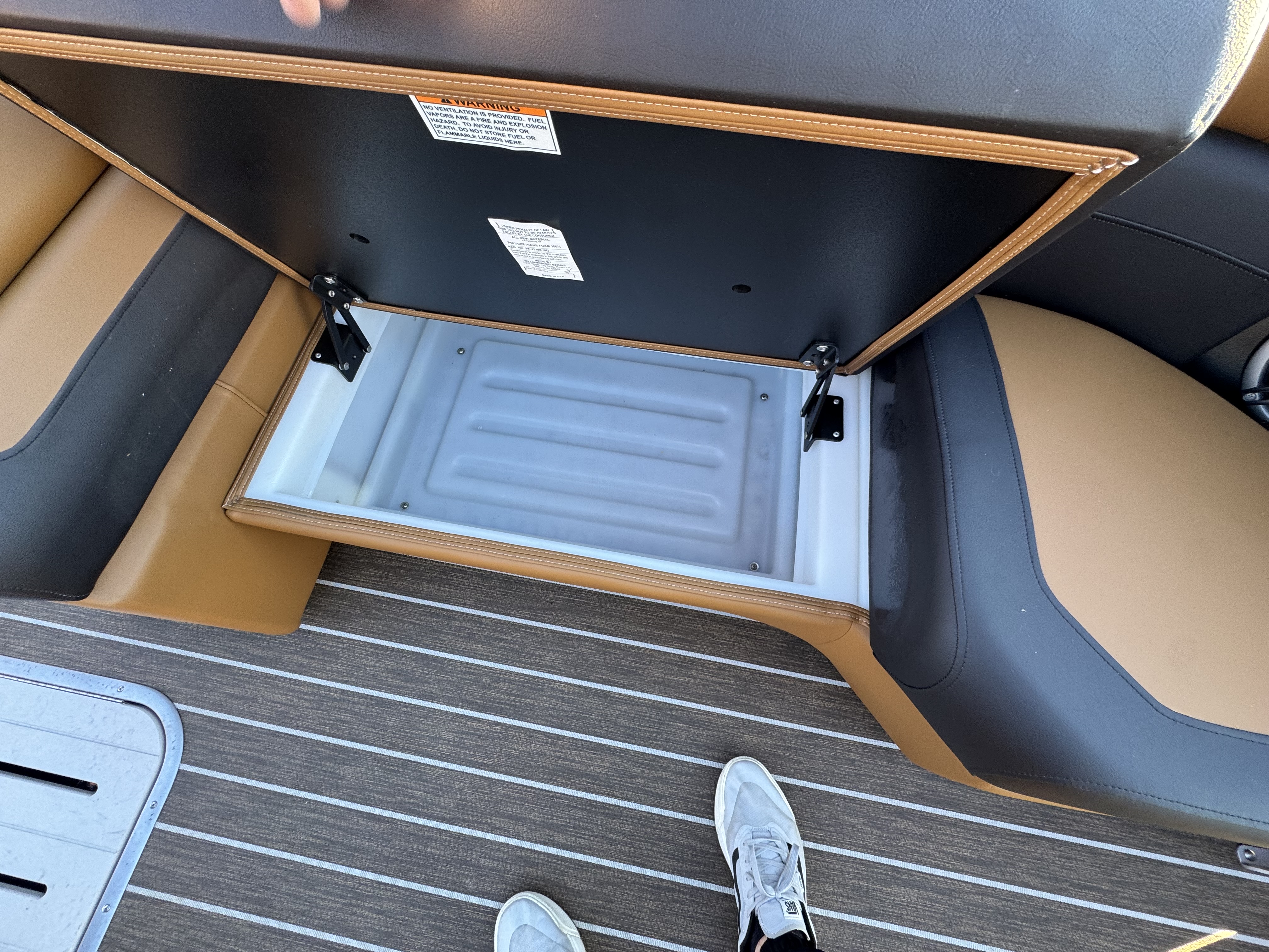 2026 Premier 230 SunSation RS (Rear Social)