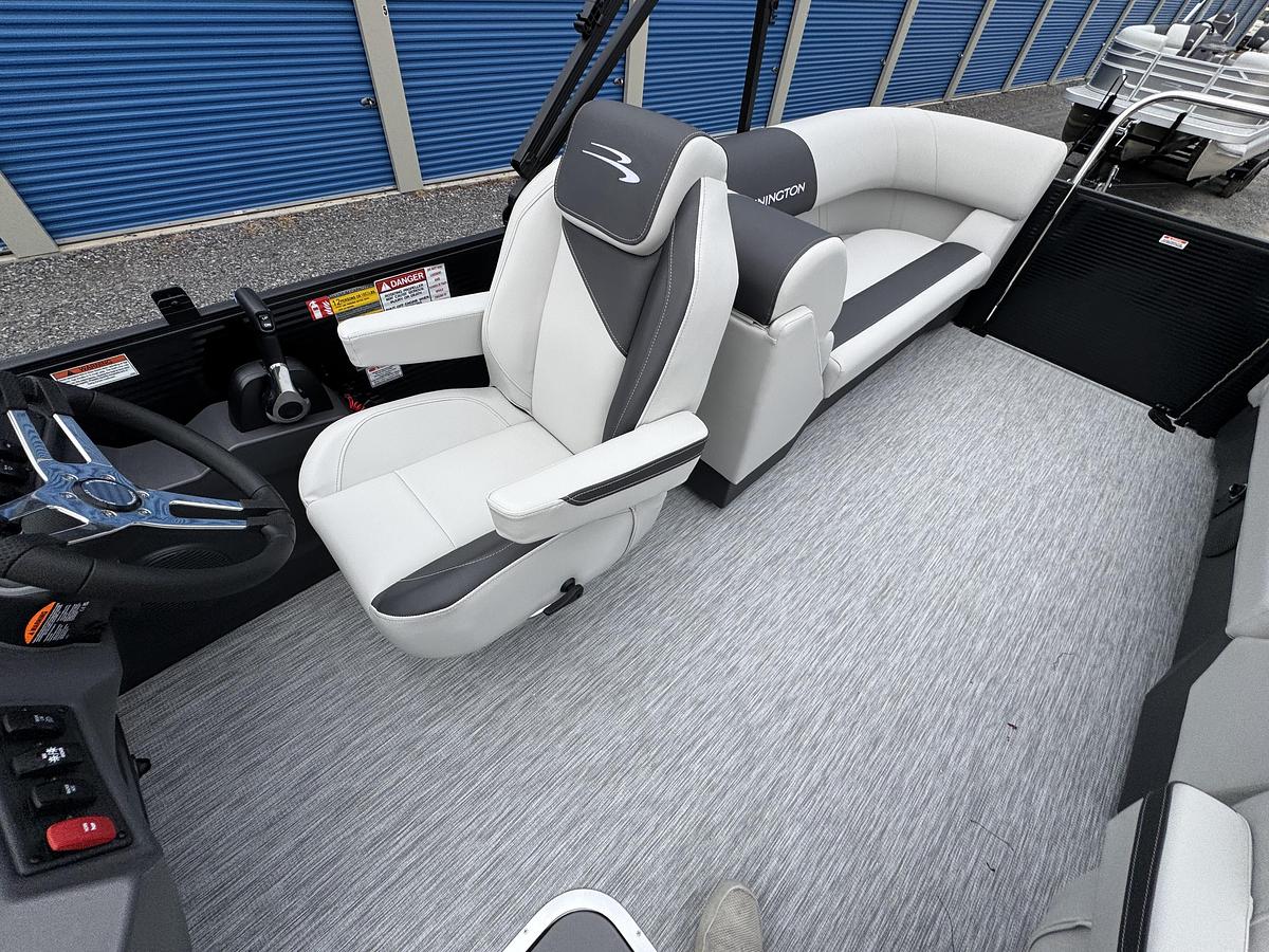 2026 Bennington 22 SSR-Tritoon