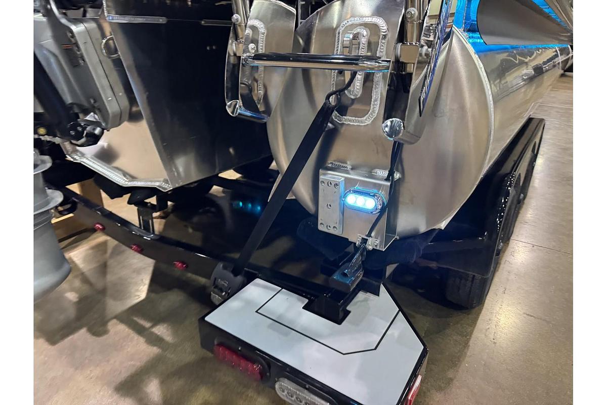 2025 Premier Solaris Rear Social