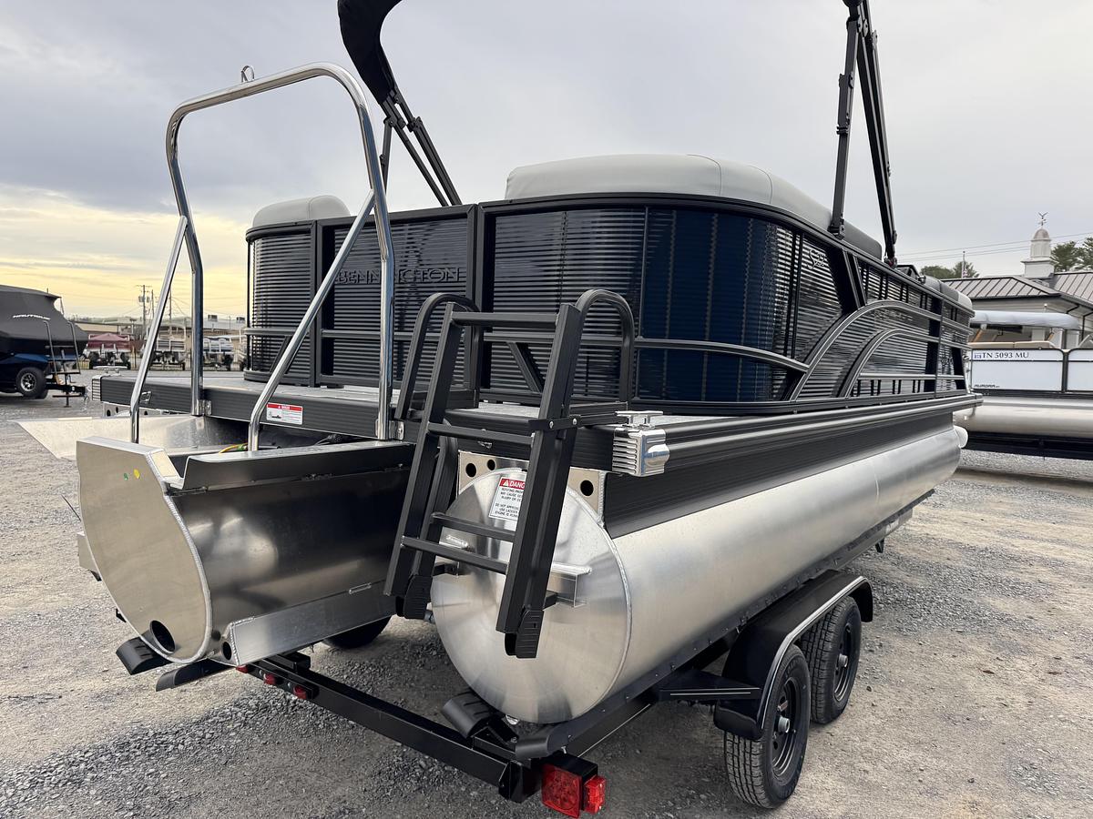2026 Bennington 22 SSR-Tritoon