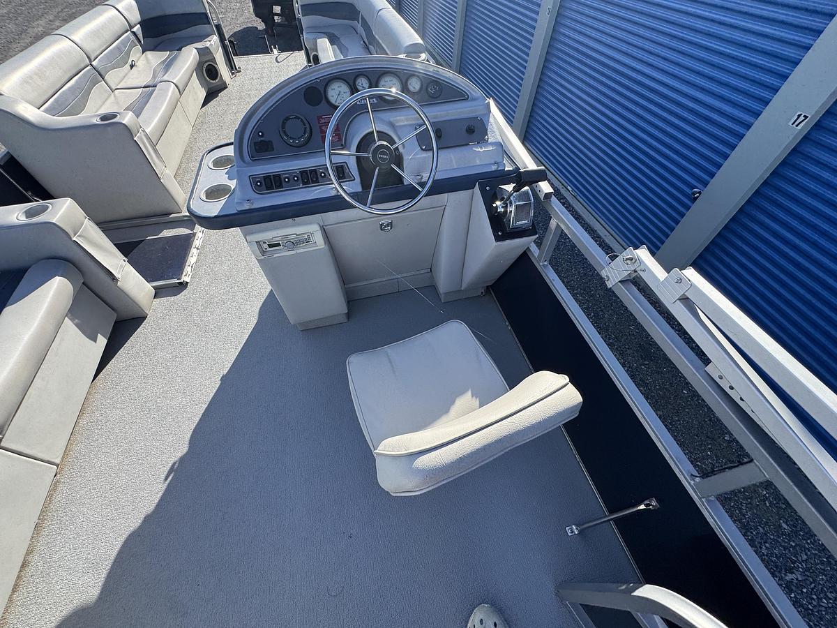 Used 1999 Crest 2200 DL