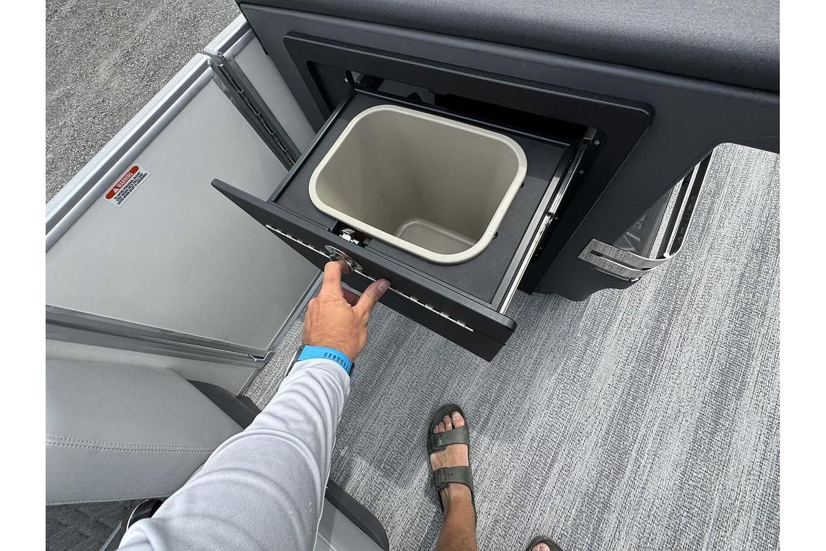 2025 Bennington M Series 22 ML