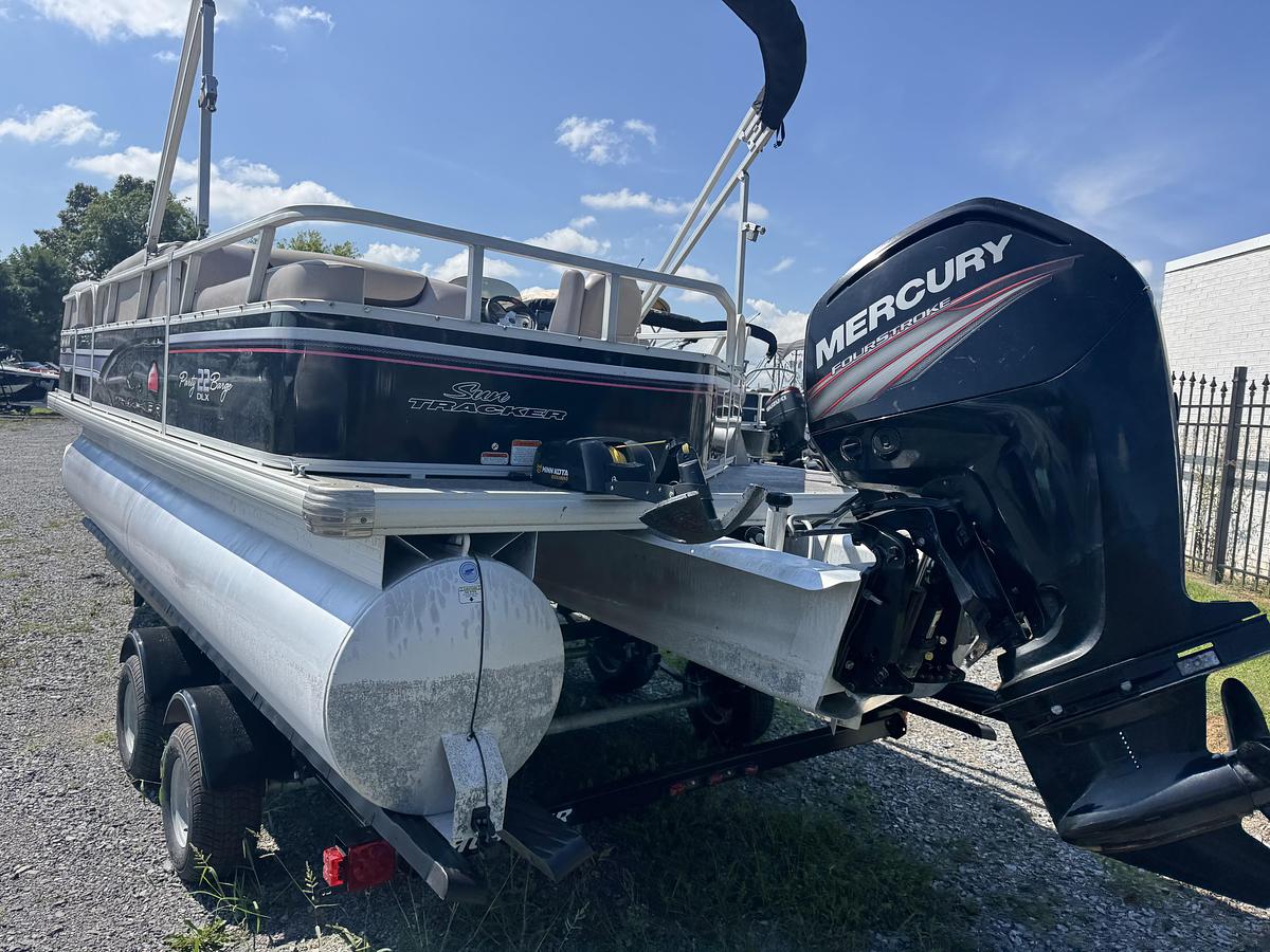Used 2015 Sun Tracker Party Barge 22 DLX