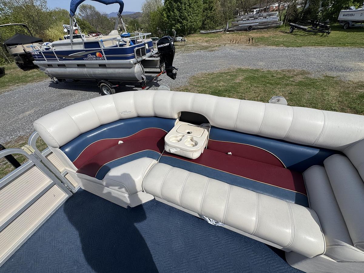 Used 2001 Sylvan Capri 8526