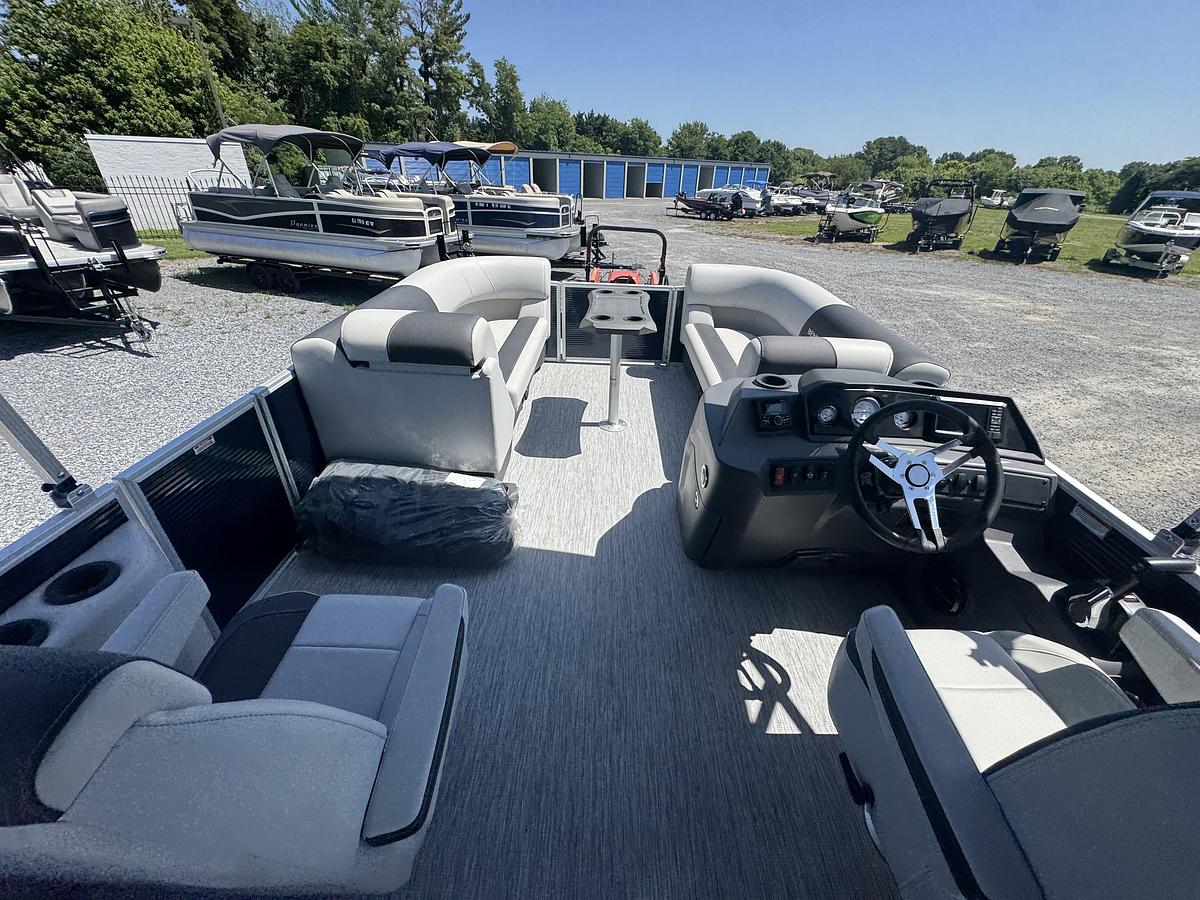 2026 Bennington 22 SSR - Tritoon