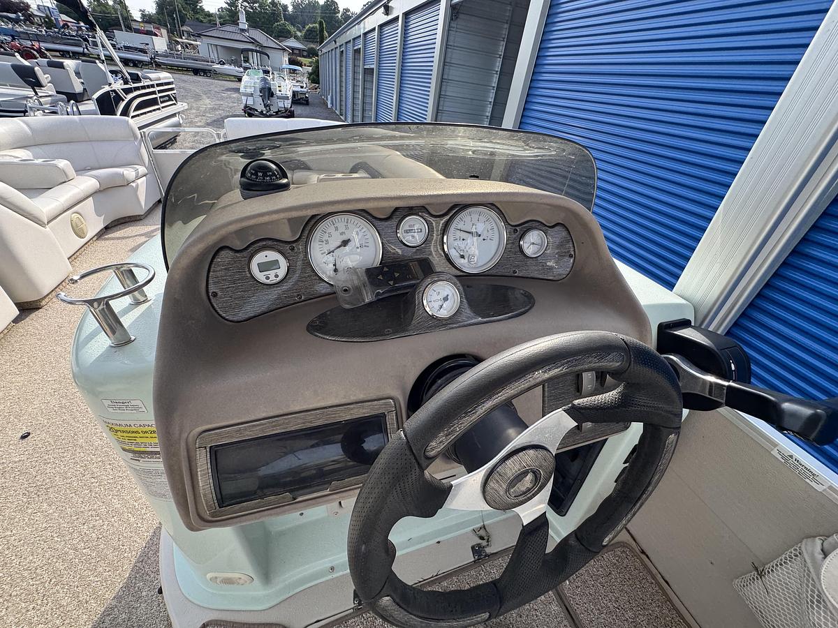 Used 2005 Premier 310 Boundary Waters UD