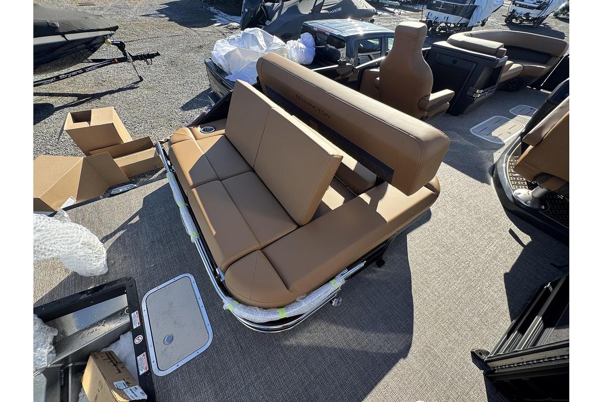 2025 Bennington 24 M Swingback