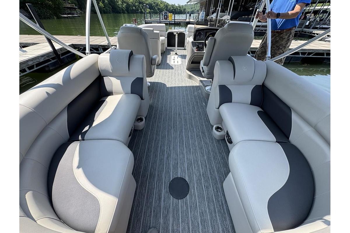 Used 2022 Premier Sunspree RF 230 CL