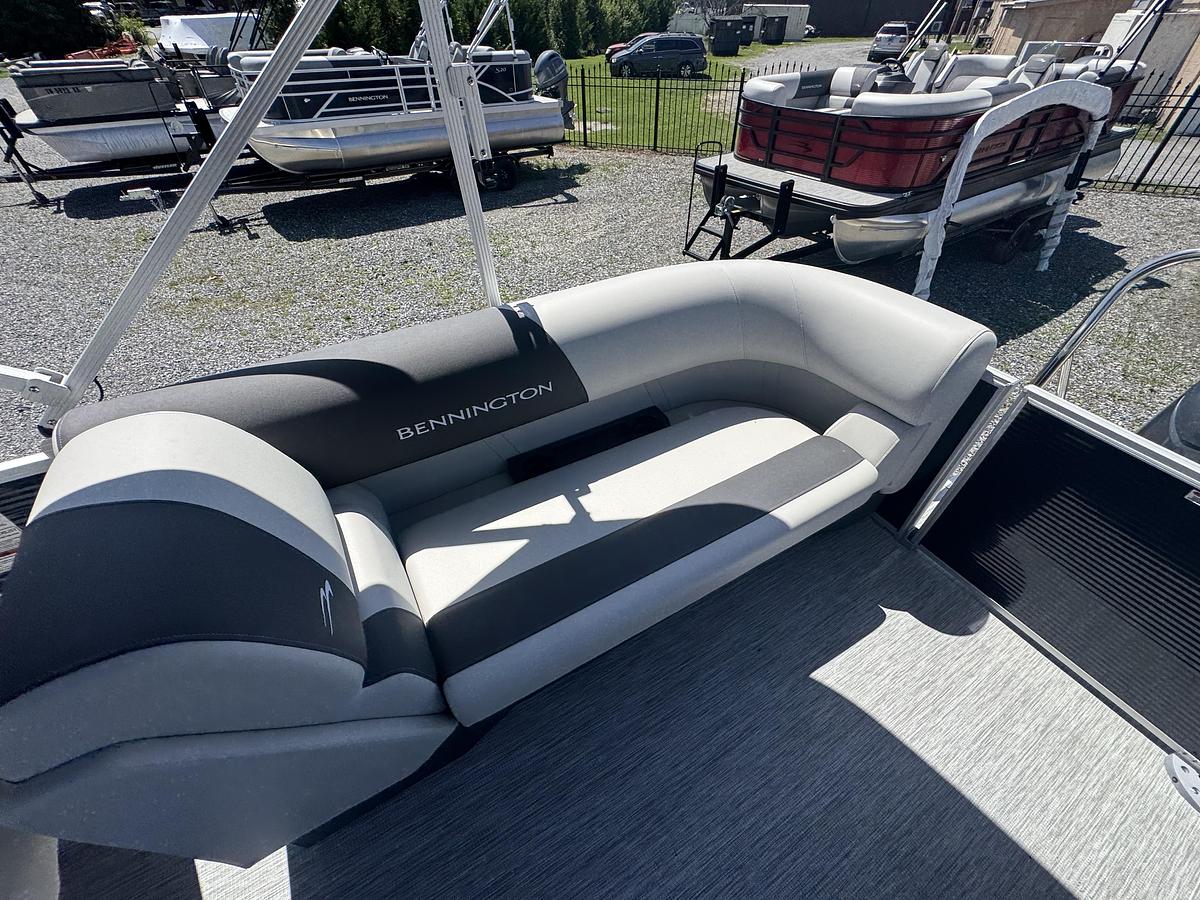 2026 Bennington 22 SSR - Tritoon