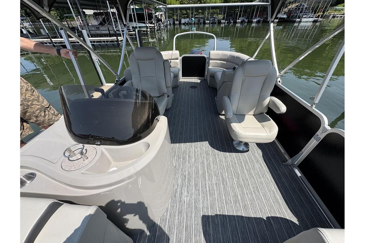 Used 2022 Premier Sunspree RF 230 CL