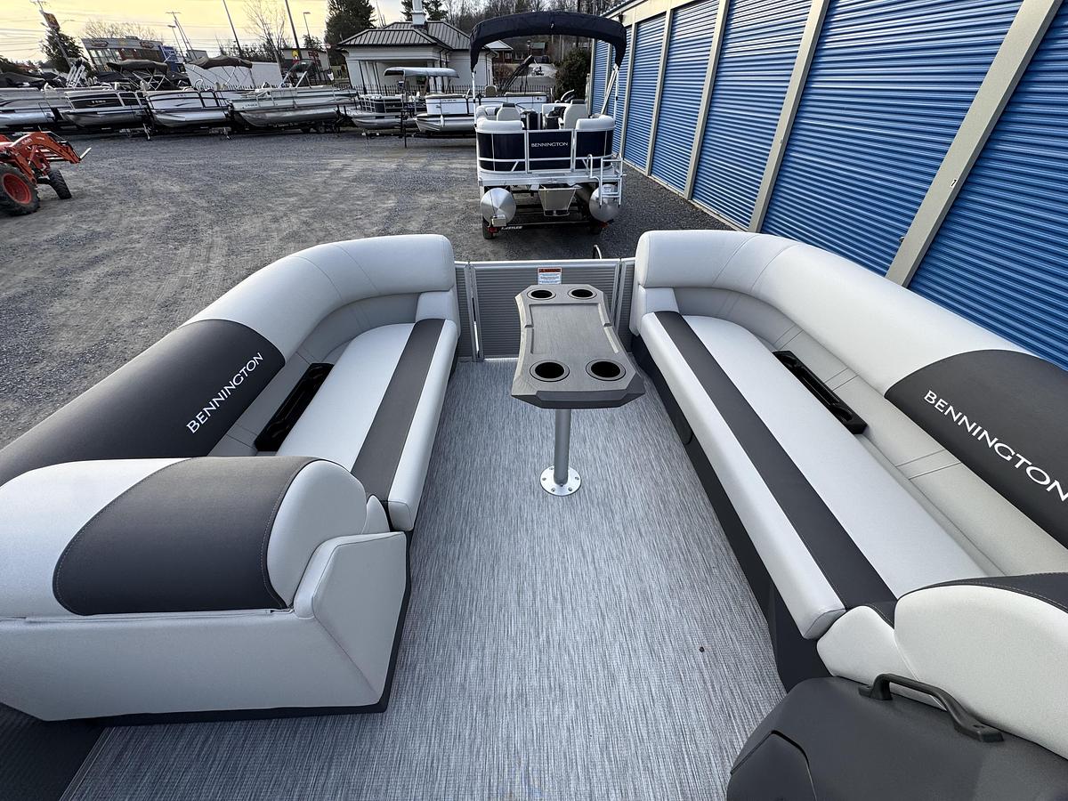2026 Bennington 22 SSB-Tritoon