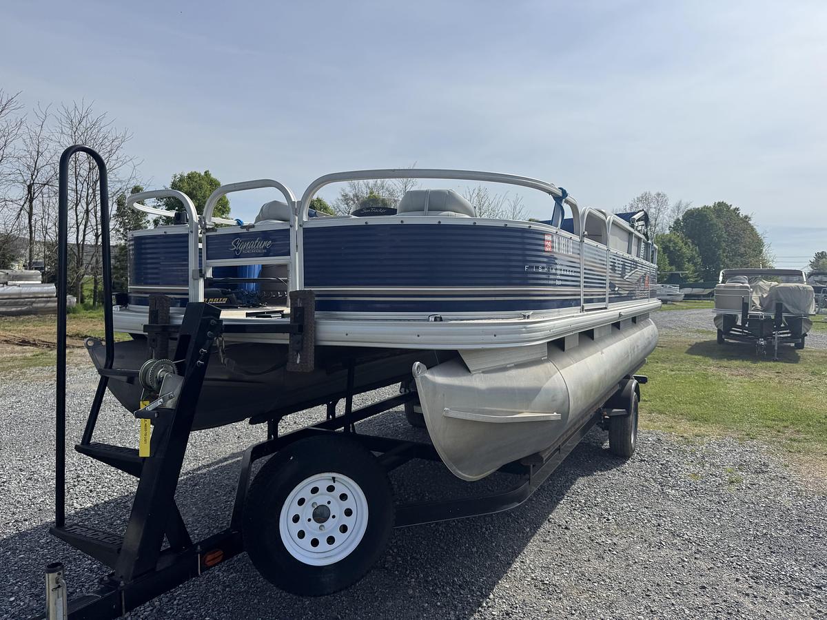 Used Sun Tracker 20 DLX Fishing Barge