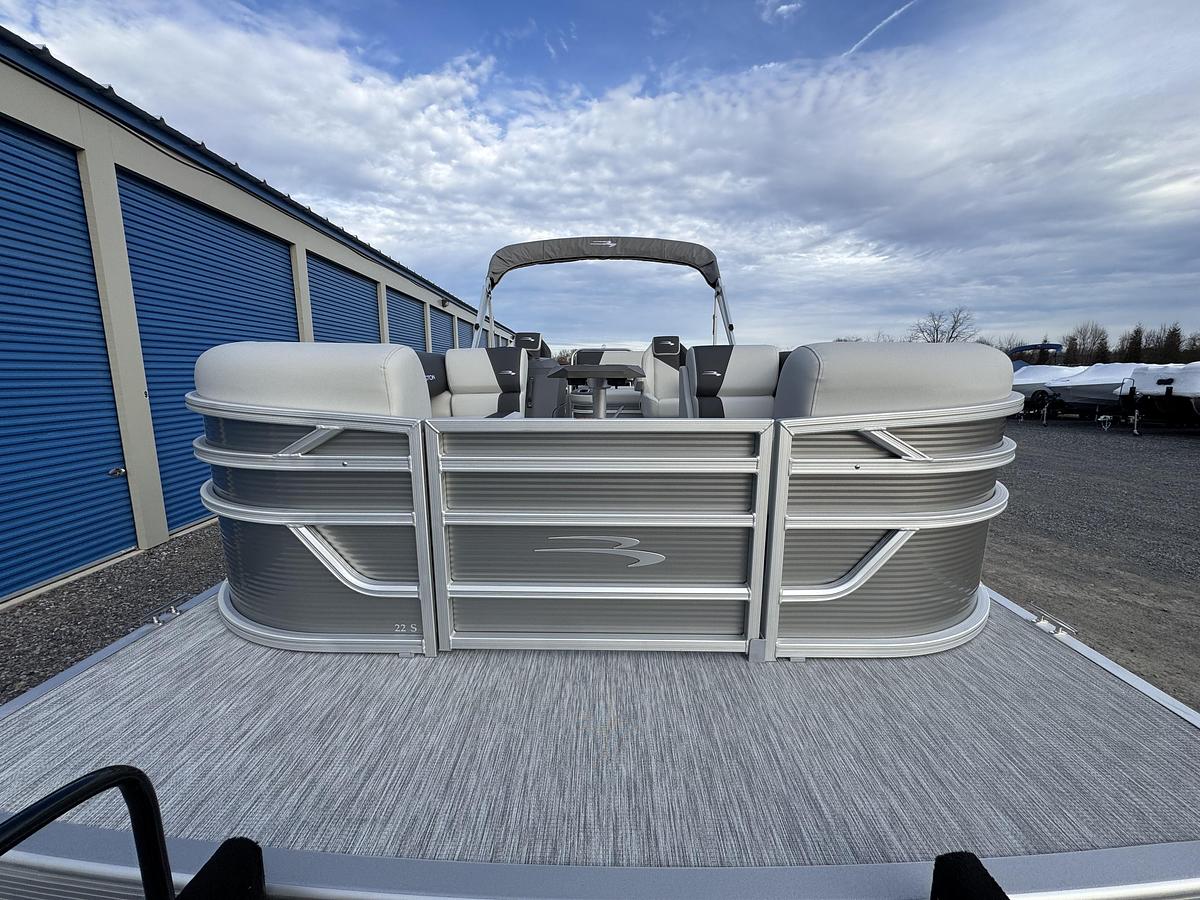 2026 Bennington 22 SSB-Tritoon