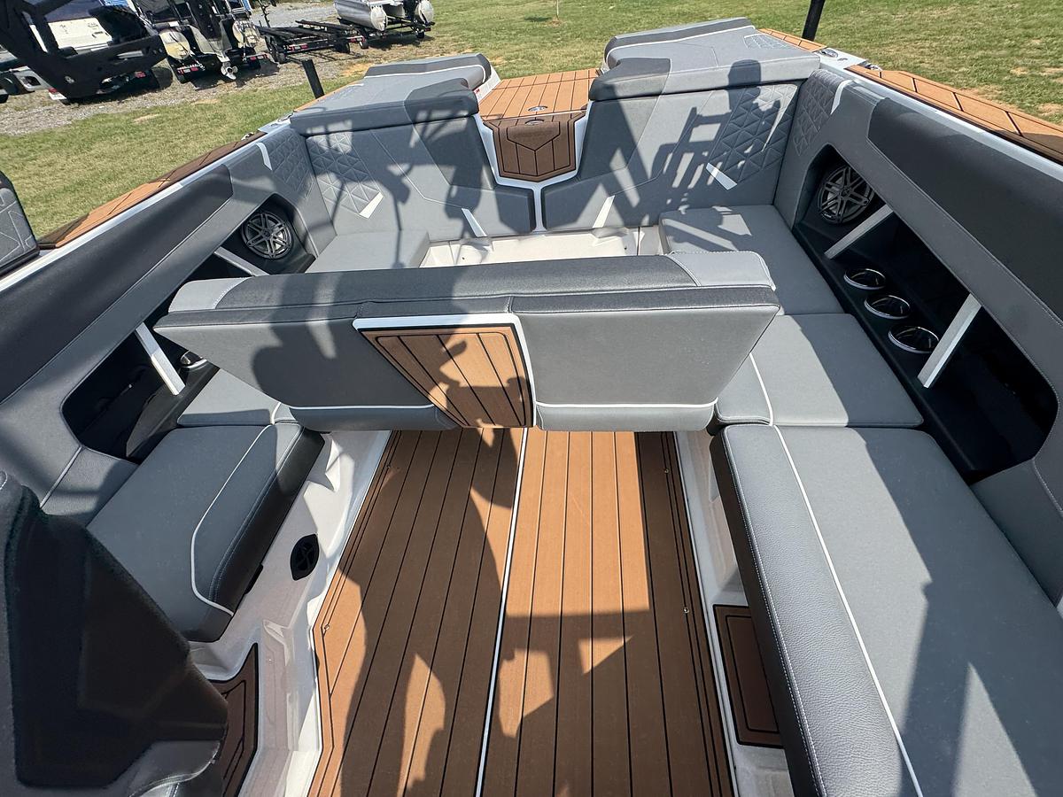 2027 Nautique Super Air GS22