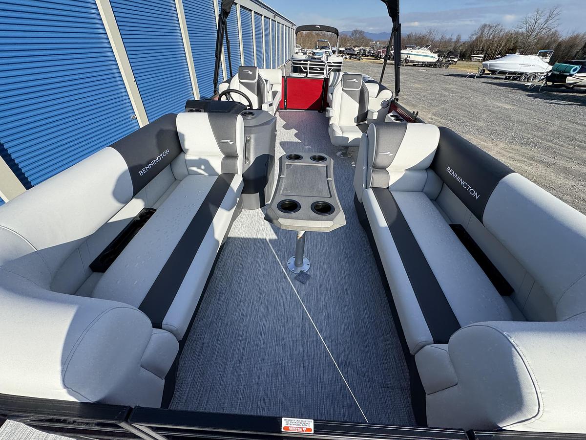 2026 Bennington 22 SSR-Tritoon