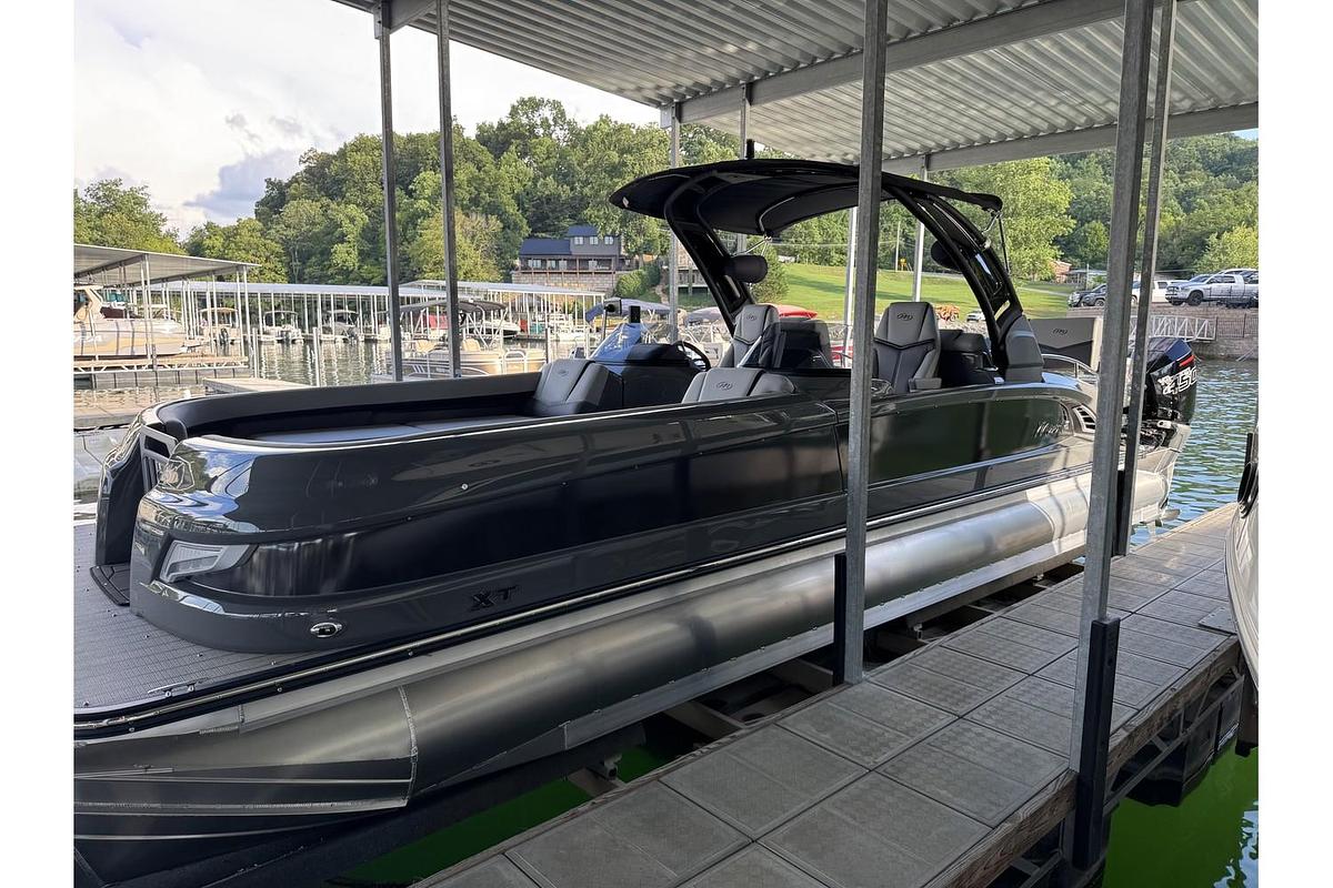 2024 Manitou XT 27 Split Rear Windshield (Srw)