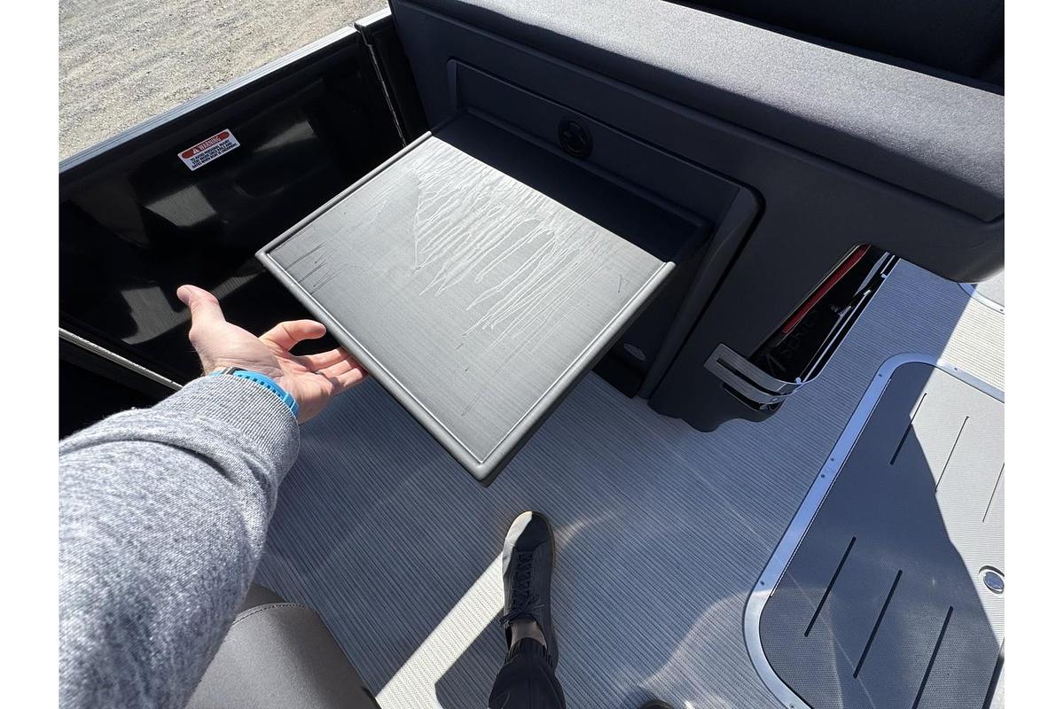 2025 Bennington 24 MFB