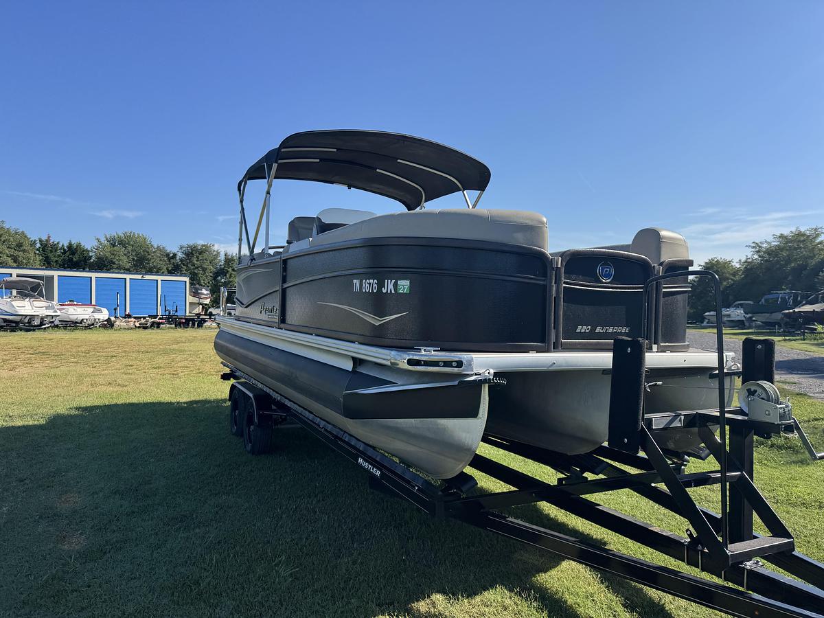Used 2020 Premier 220 SunSpree RF