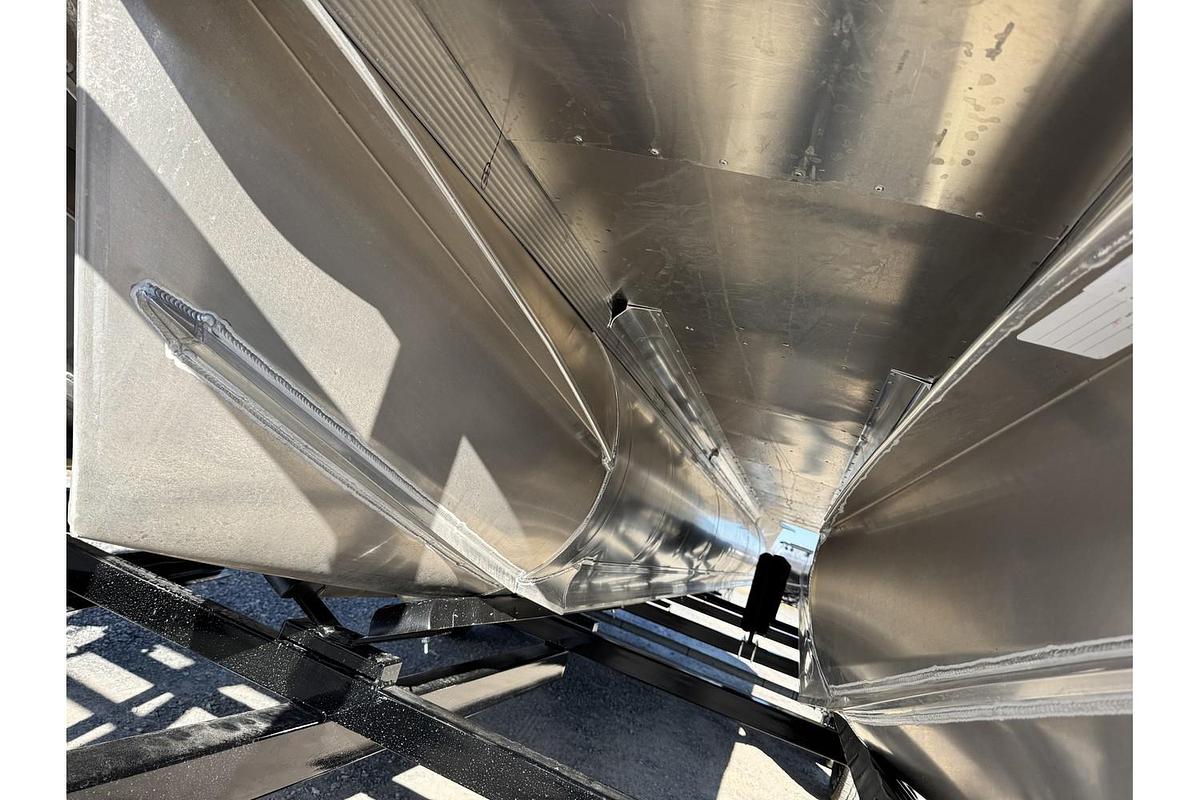 2025 Avalon Venter 85 Versatile Rear Bench