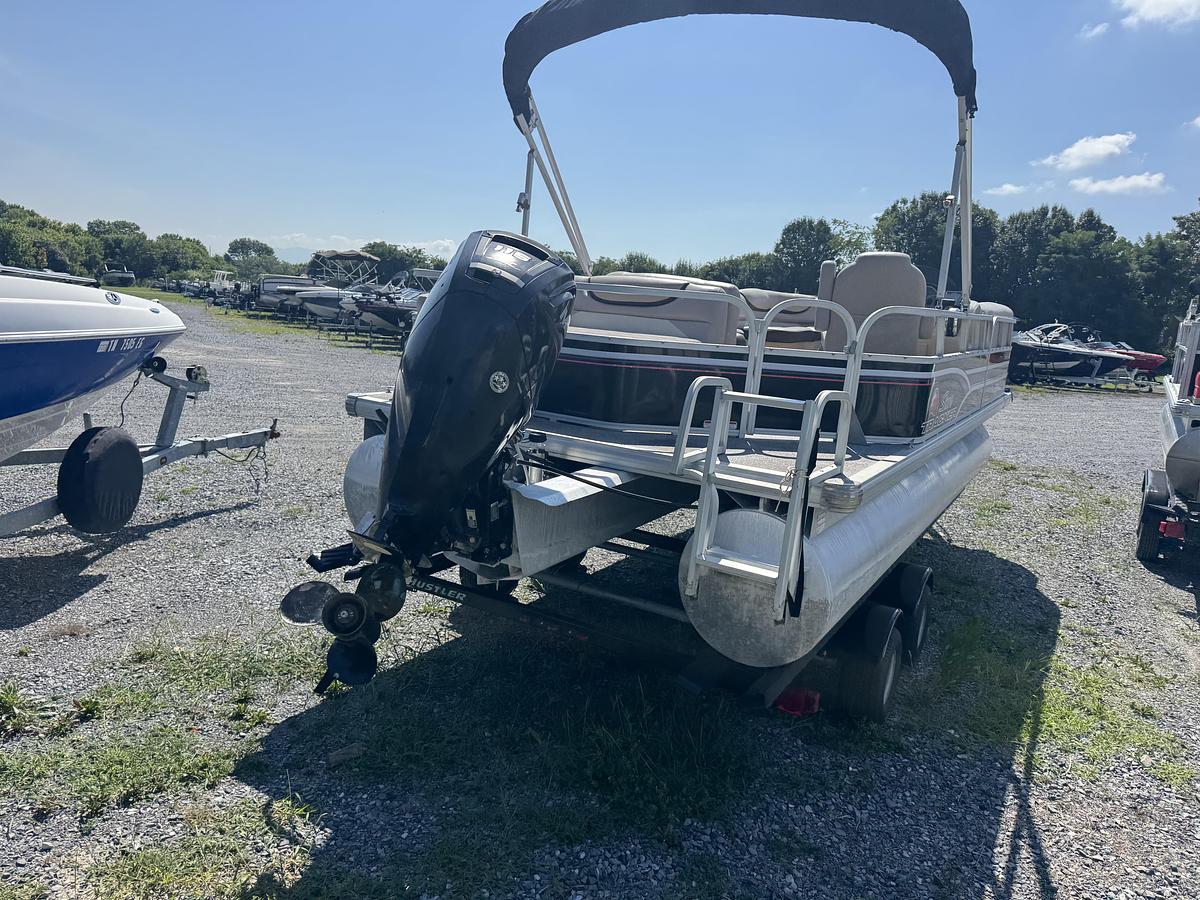 Used 2015 Sun Tracker Party Barge 22 DLX