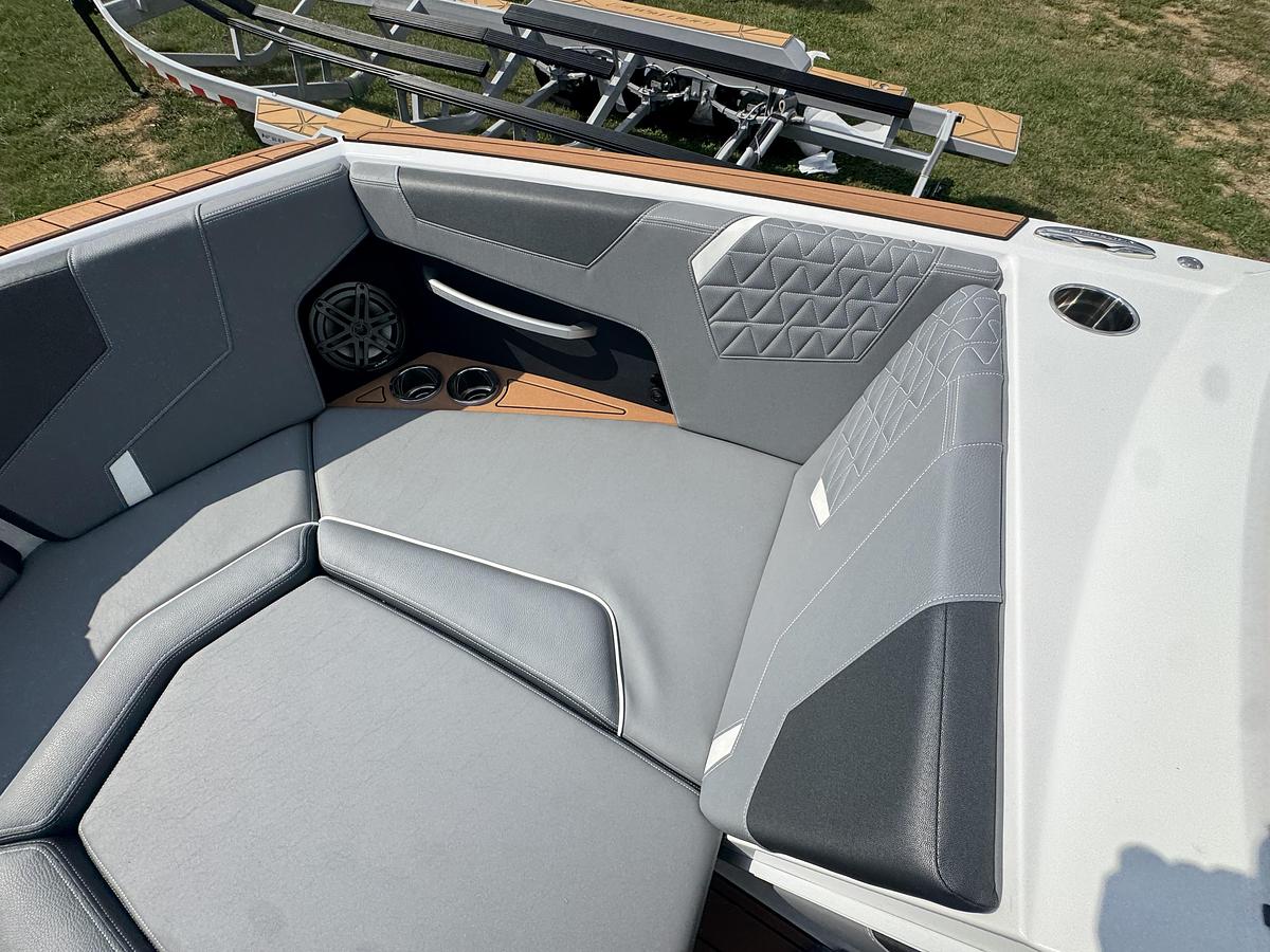 2027 Nautique Super Air GS22