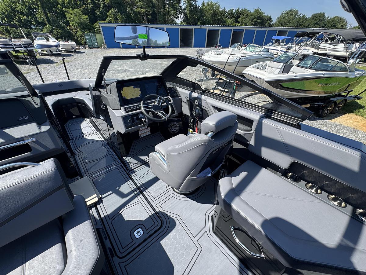 2026 Cobalt R4 Surf