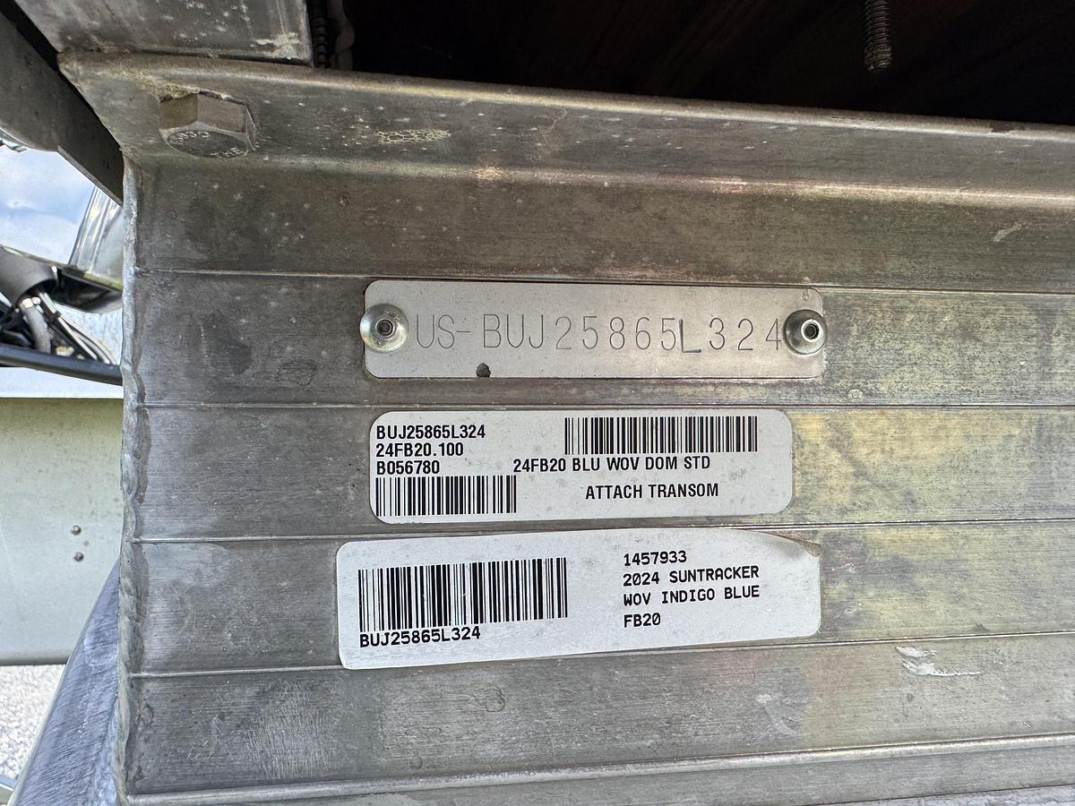 Used Sun Tracker 20 DLX Fishing Barge