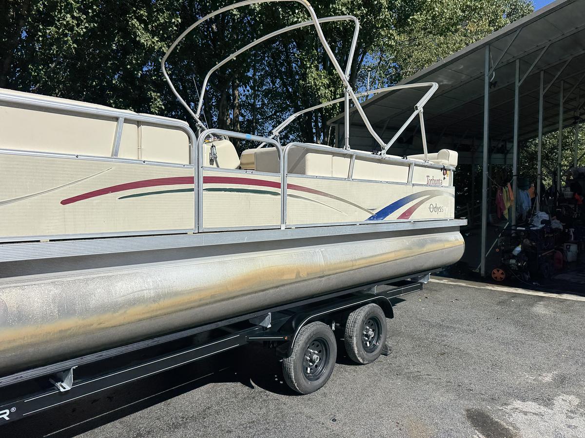 Used 2004 Odyssey 2305 MILLENNIUM
