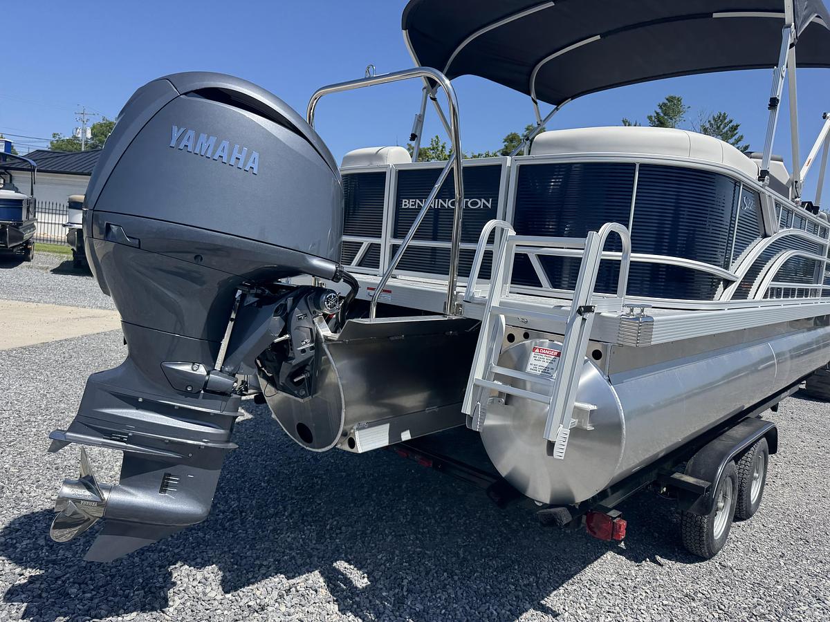 2026 Bennington 22 SSR - Tritoon