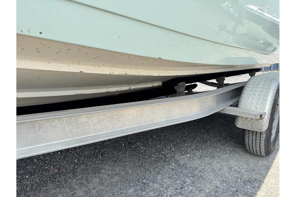 Used 2021 Cobia 220 DC