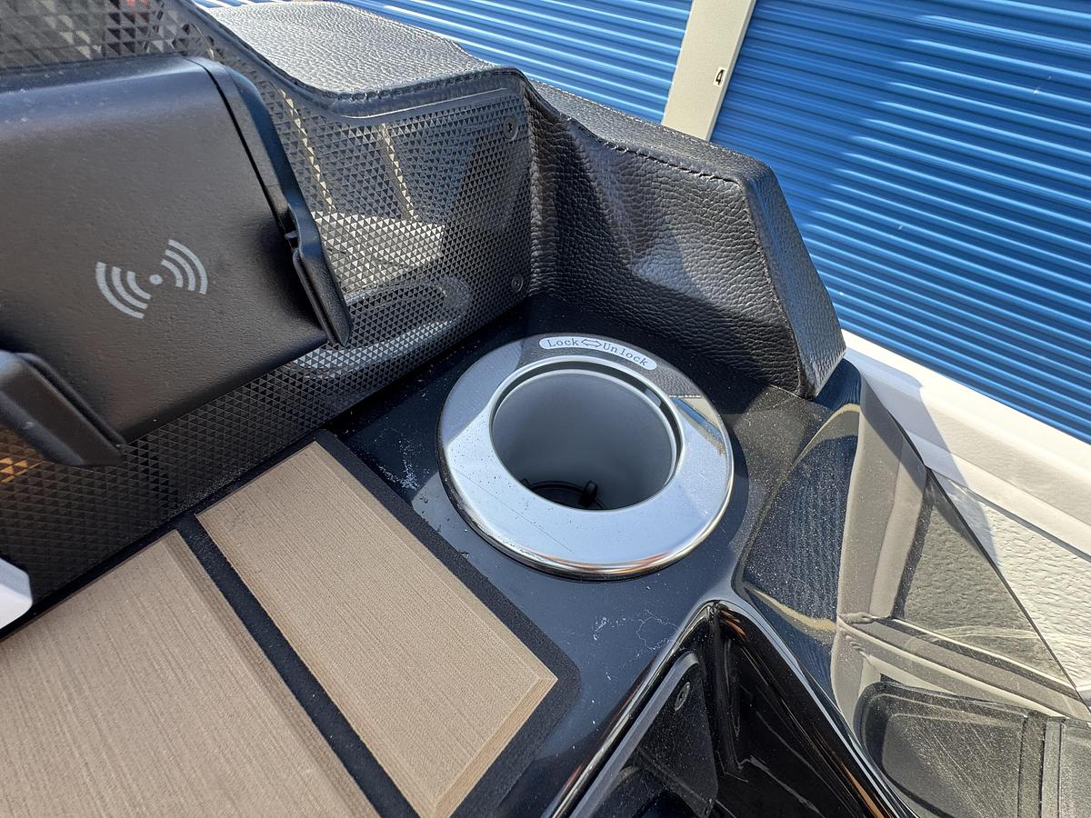 2026 Premier 230 Solaris RL