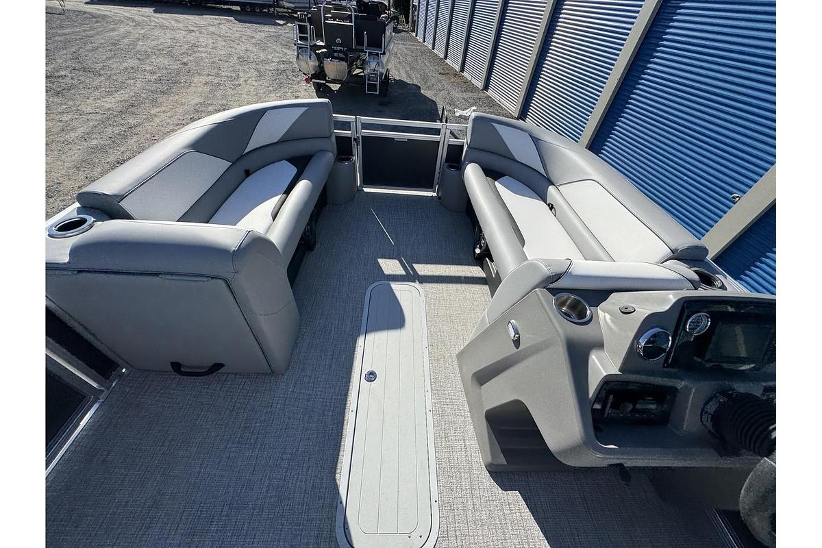 2025 Avalon Venter 85 Versatile Rear Bench