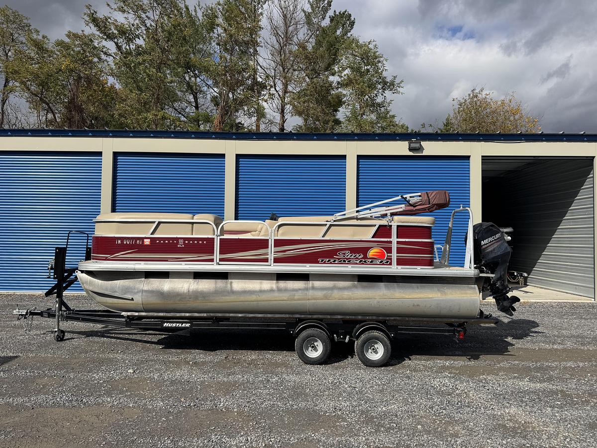 Used 2013 Sun Tracker Party Barge 22 DLX
