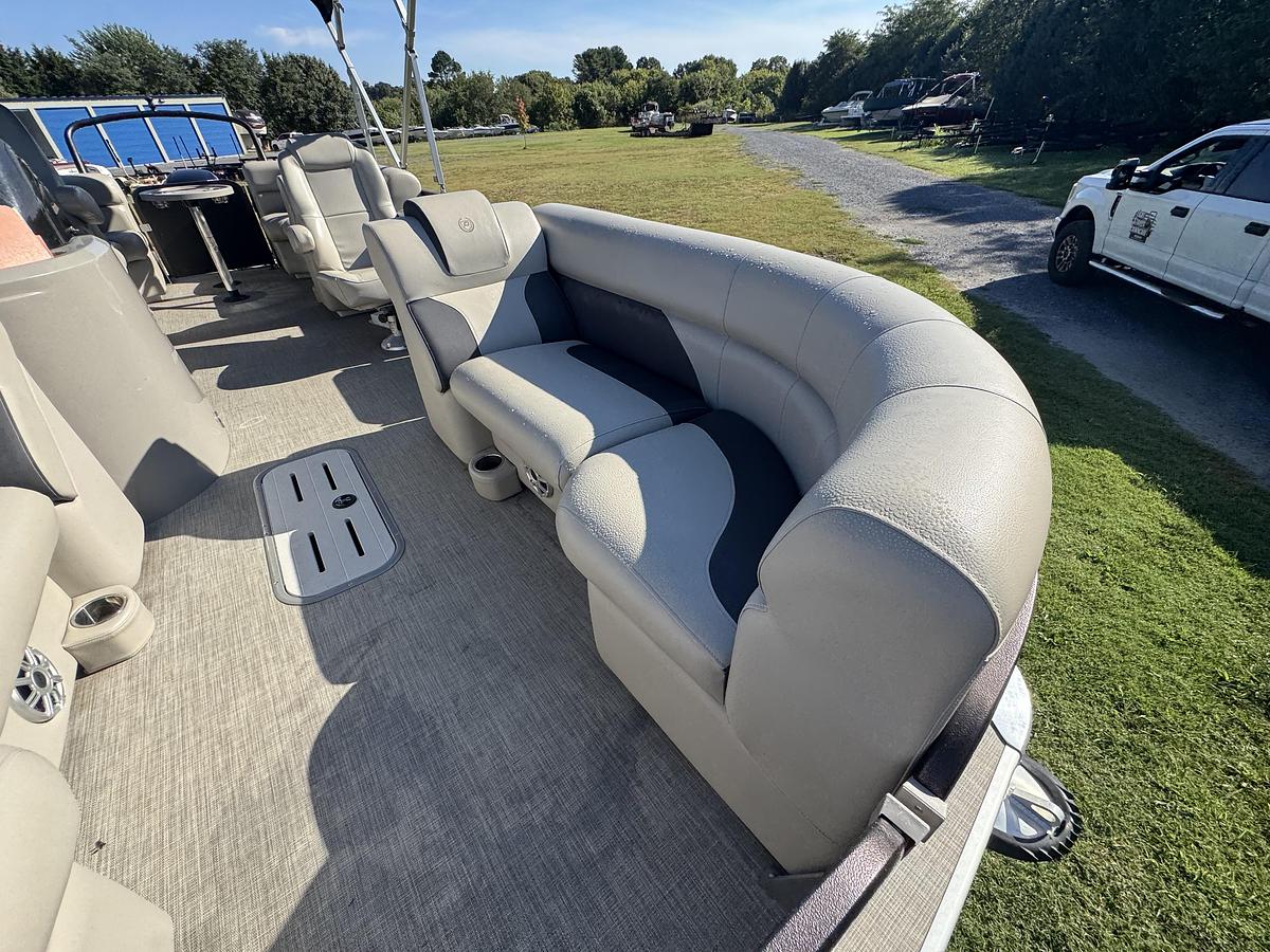 Used 2020 Premier 220 SunSpree RF